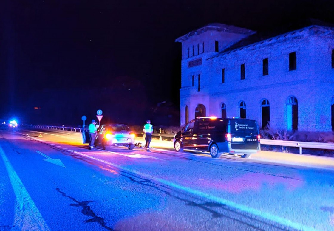 Muere atropellada una mujer de 73 años en Alfambra cuando cruzaba la carretera sin chaleco reflectante