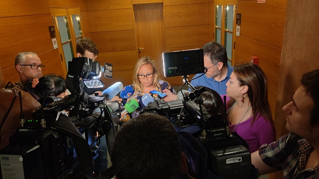 Arrecian las críticas contra Azcón por no cesar a los directores generales que ensalzaron el franquismo