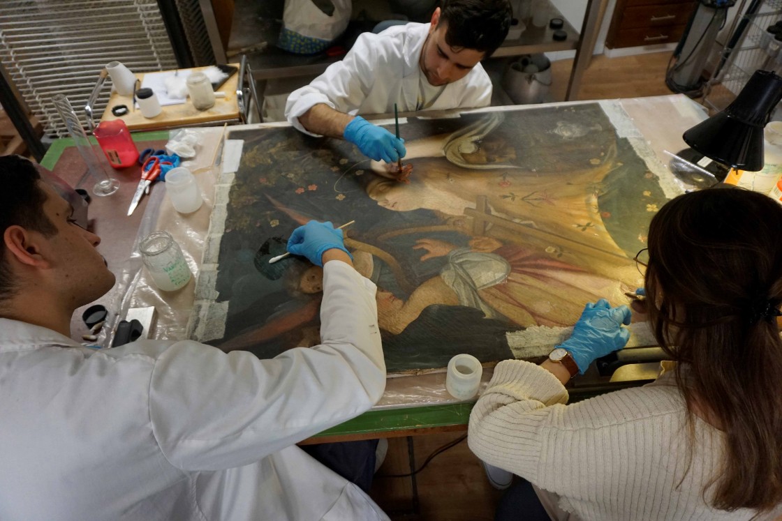 Manos expertas y cuidados ‘intensivos’ para los lienzos de Albarracín