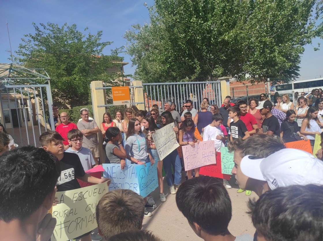 El transporte escolar provoca algunas protestas en el primer día del curso en la provincia