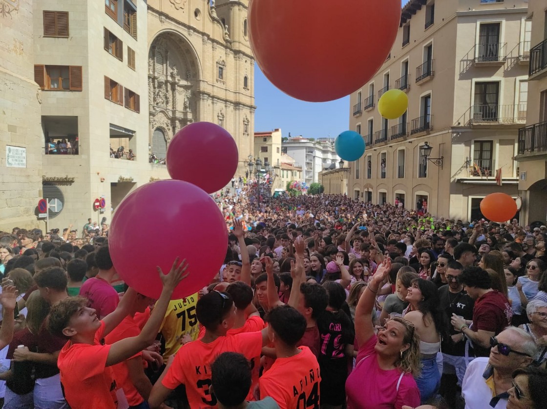 Alcañiz vive este sábado su día grande de las fiestas con la romería a Pueyos por la mañana y el desfile de carrozas por la tarde