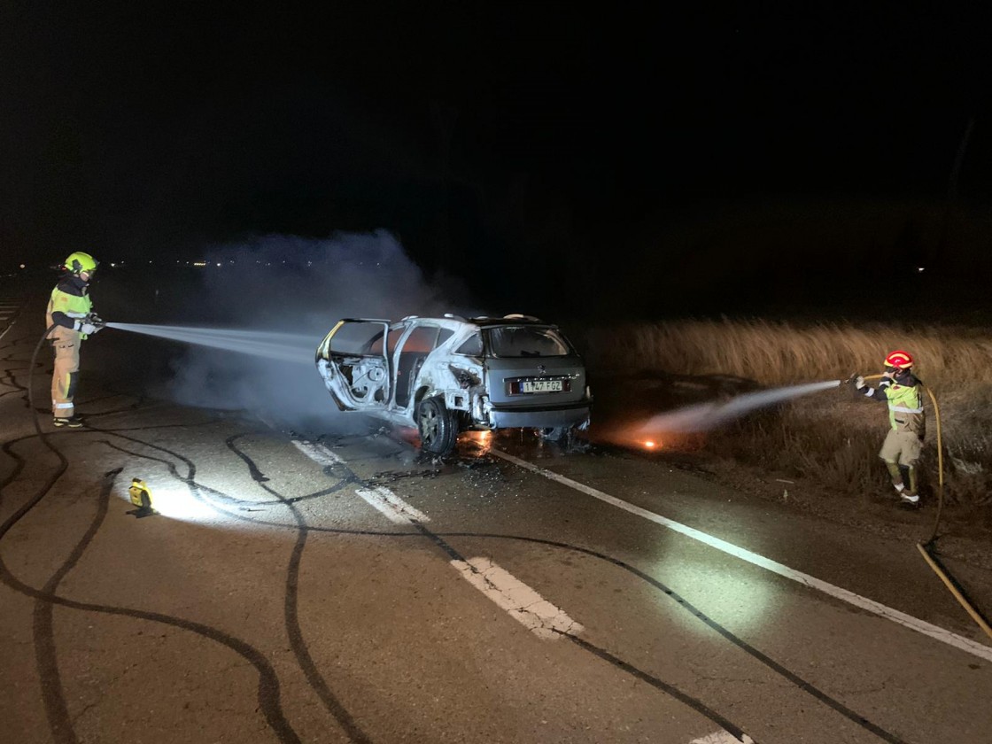 Incendio de un vehículo en la N-234 en Calamocha: no hubo heridos