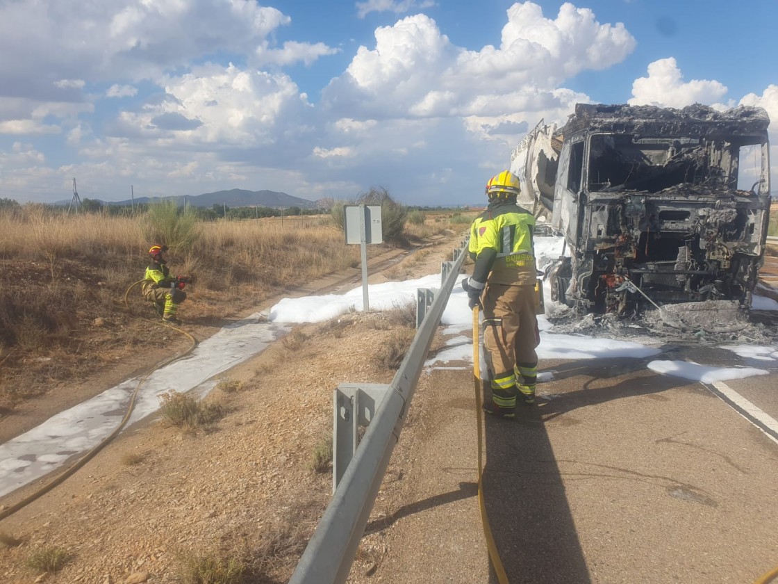 Cortada la A-23 a la altura de Caminreal por el accidente de un camión