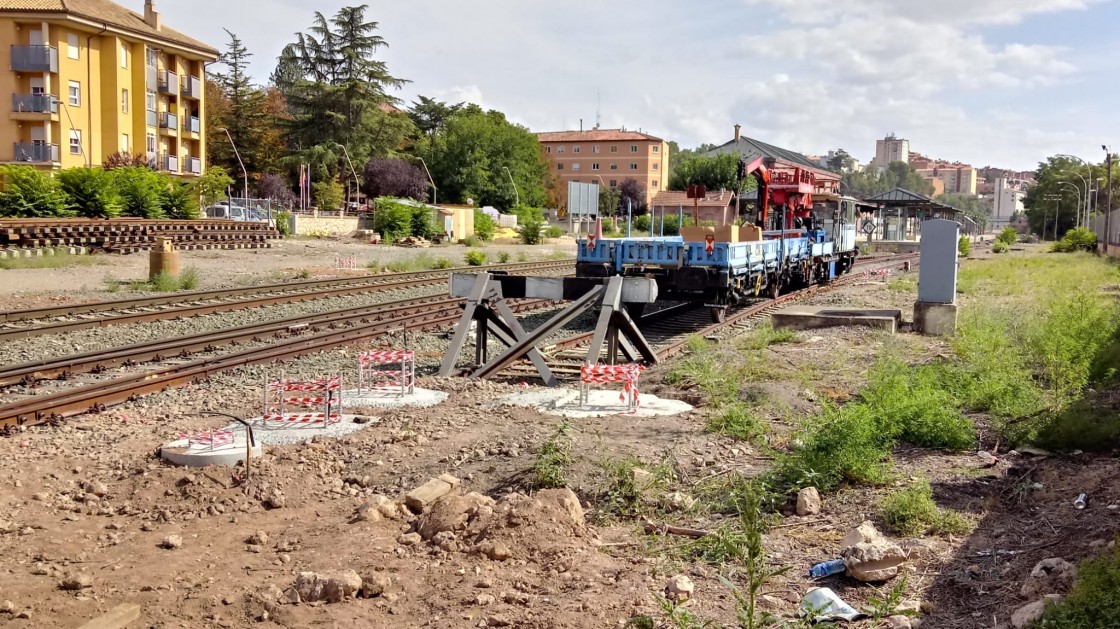 El 96 % de toda la inversión en el  tren convencional se ha movilizado,  aunque lleva ya un año de retraso