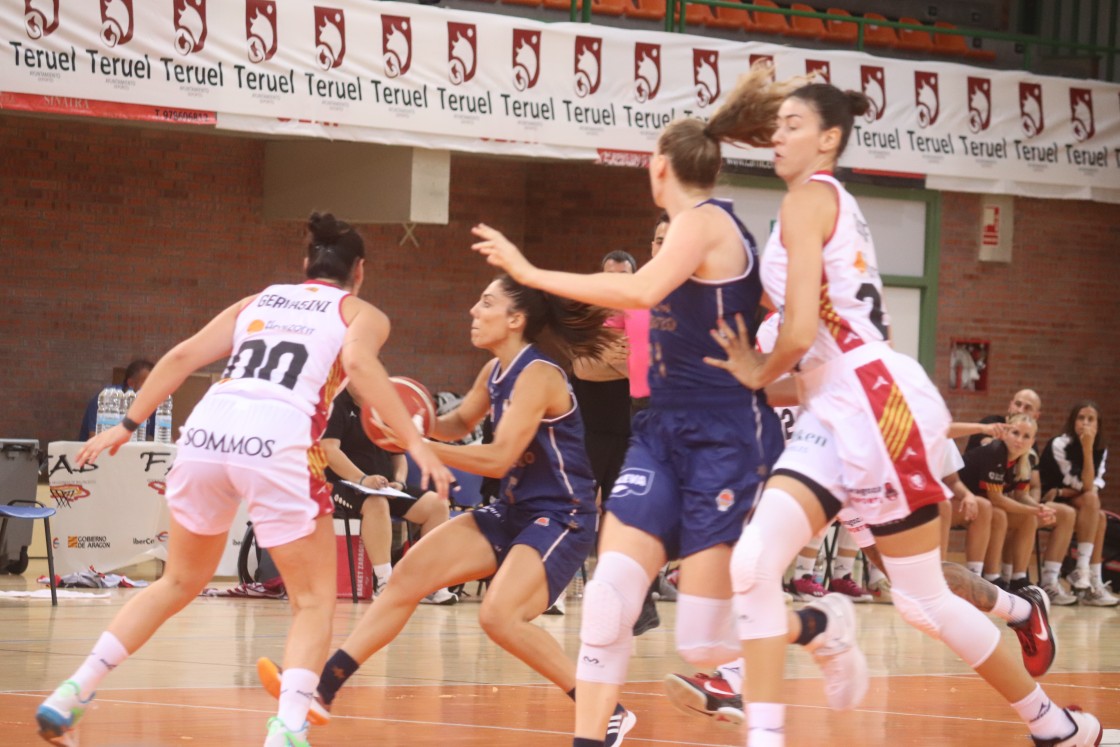 Casademont Zaragoza femenino se impone a Valencia Basket en el Memorial Pepe Lanzuela