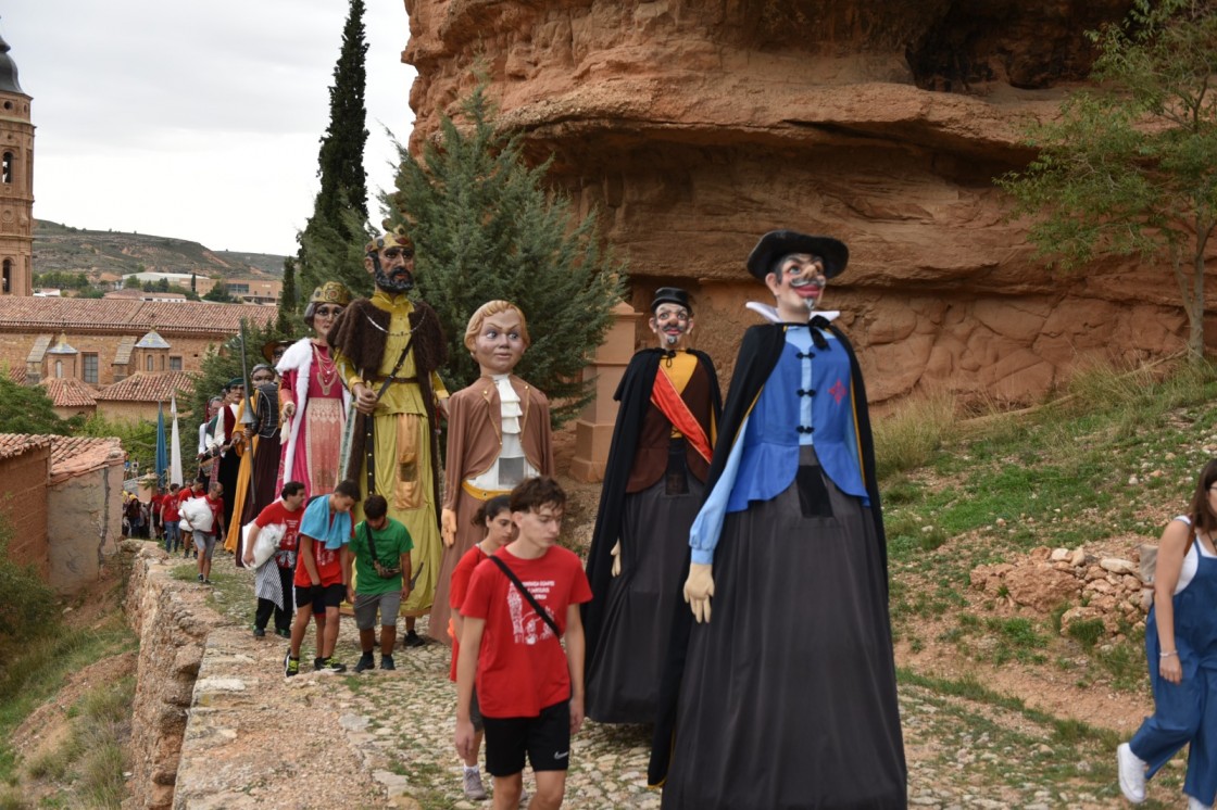 Los alcorisanos suben al Calvario en el día grande de sus Fiestas mayores