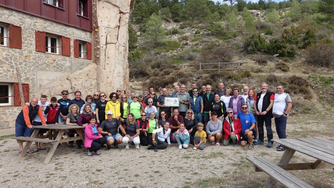 Montañistas aragoneses y valencianos  se hermanan en Javalambre