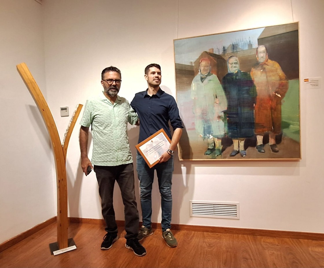 El escultor Fernando Novella recibe el Premio Manolo Valdés de Artes Gráficas de Altura