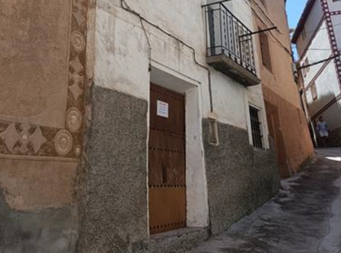 Veintisiete de los treinta pueblos de Cuencas Mineras tienen casas a la venta, pero casi todas a reformar