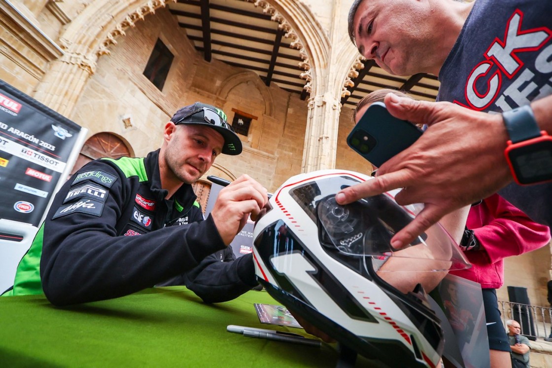 La fiesta del Mundial de Superbikes aterriza en pleno centro de Alcañiz