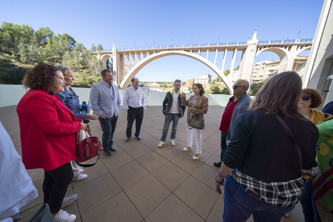 La Confederación de Asociaciones de Vecinos en Aragón dibuja su hoja de ruta en una reunión en Teruel