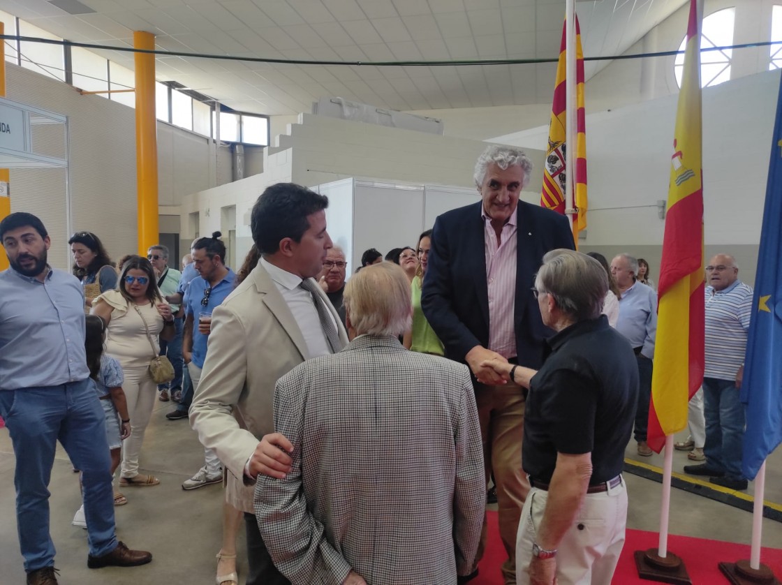 Fernando Romay, nombrado Embajador del Melocotón Embolsado de Oro en Calanda