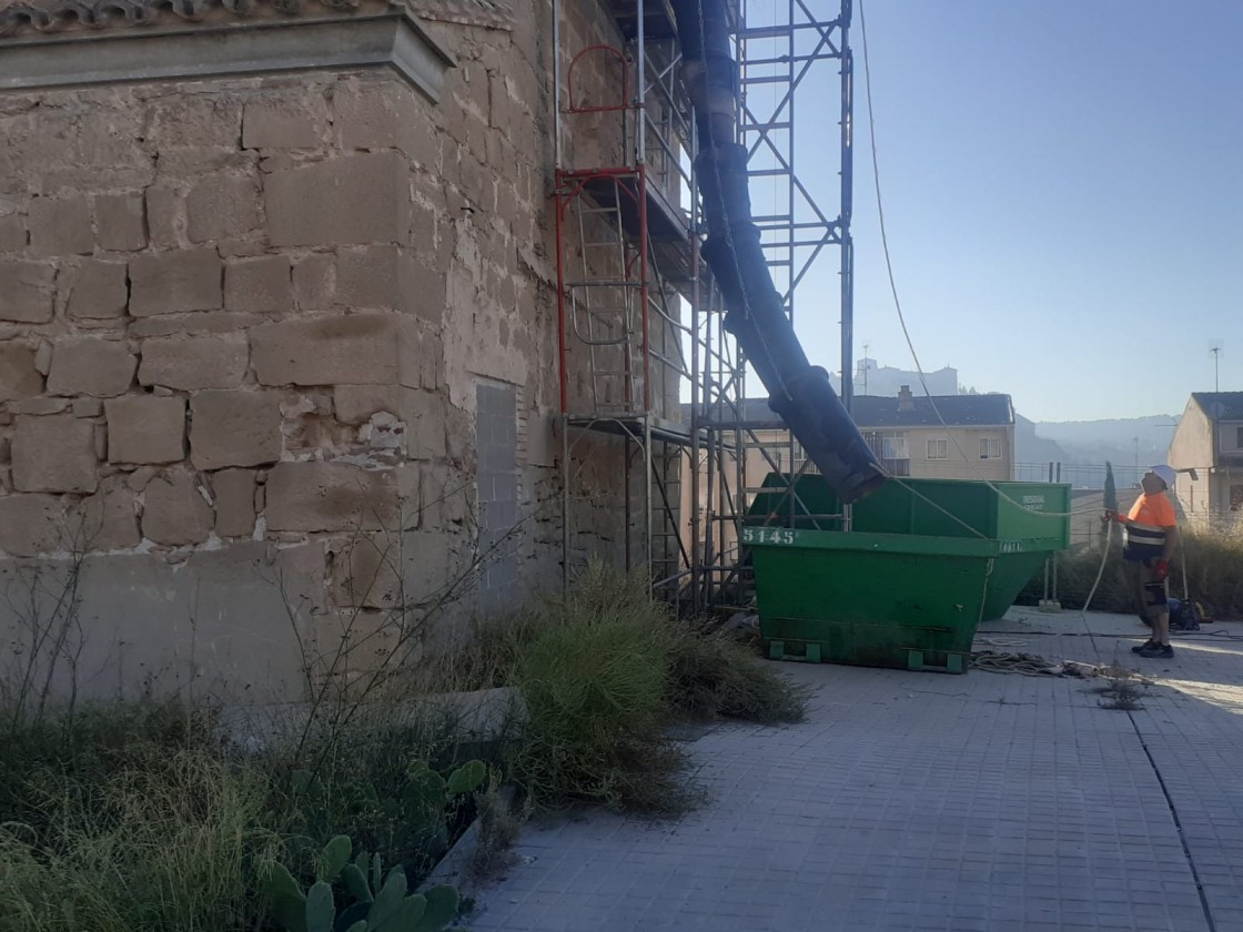 Alcañiz repara de emergencia la iglesia de Capuchinos e inicia un desescombro