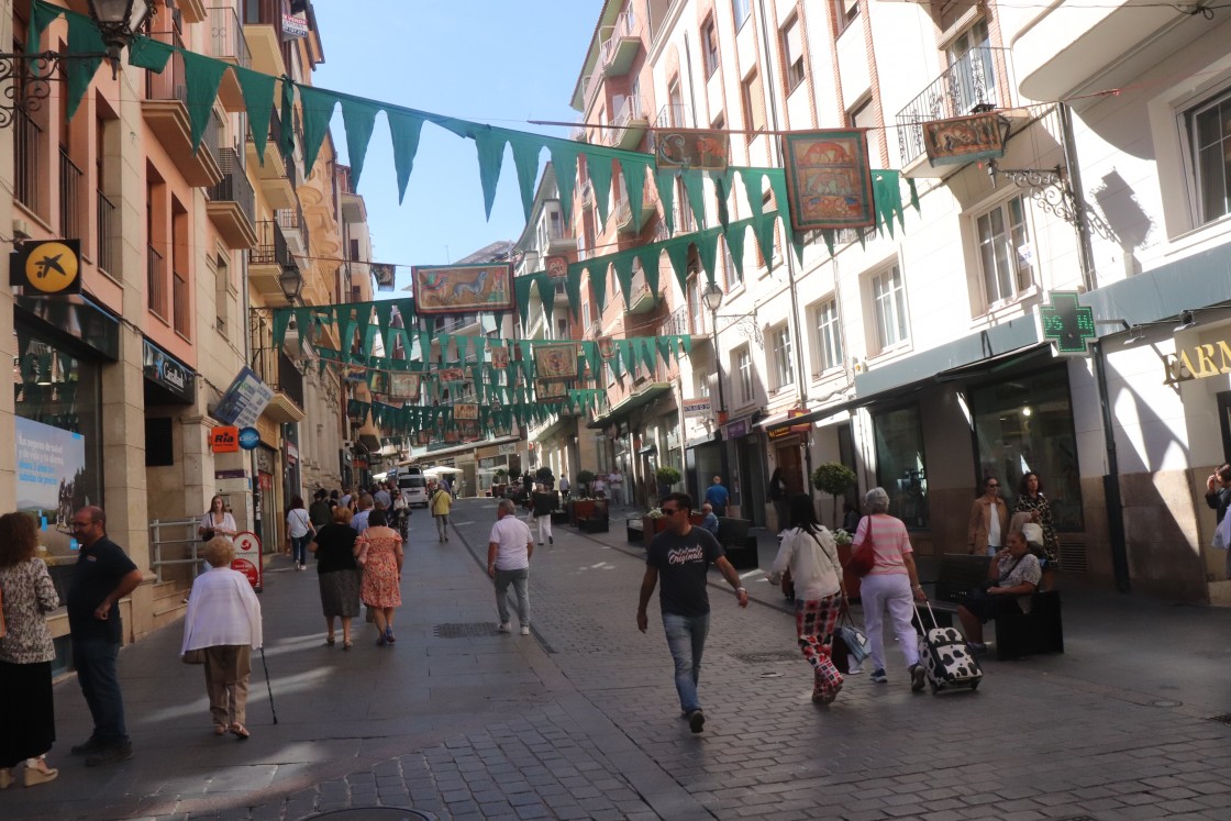 Teruel revive desde este viernes en sus calles el  inicio de la leyenda de sus Amantes