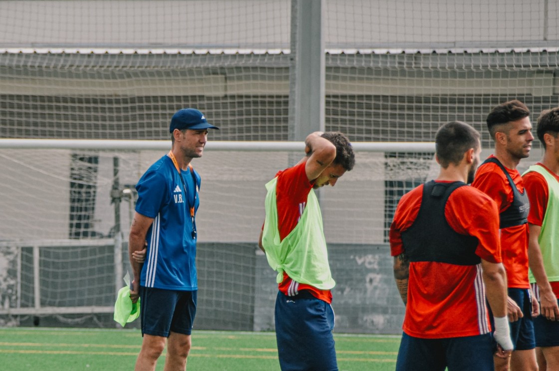 Víctor Bravo confía en el talento de los suyos para ganar y sigue sin sentir presión