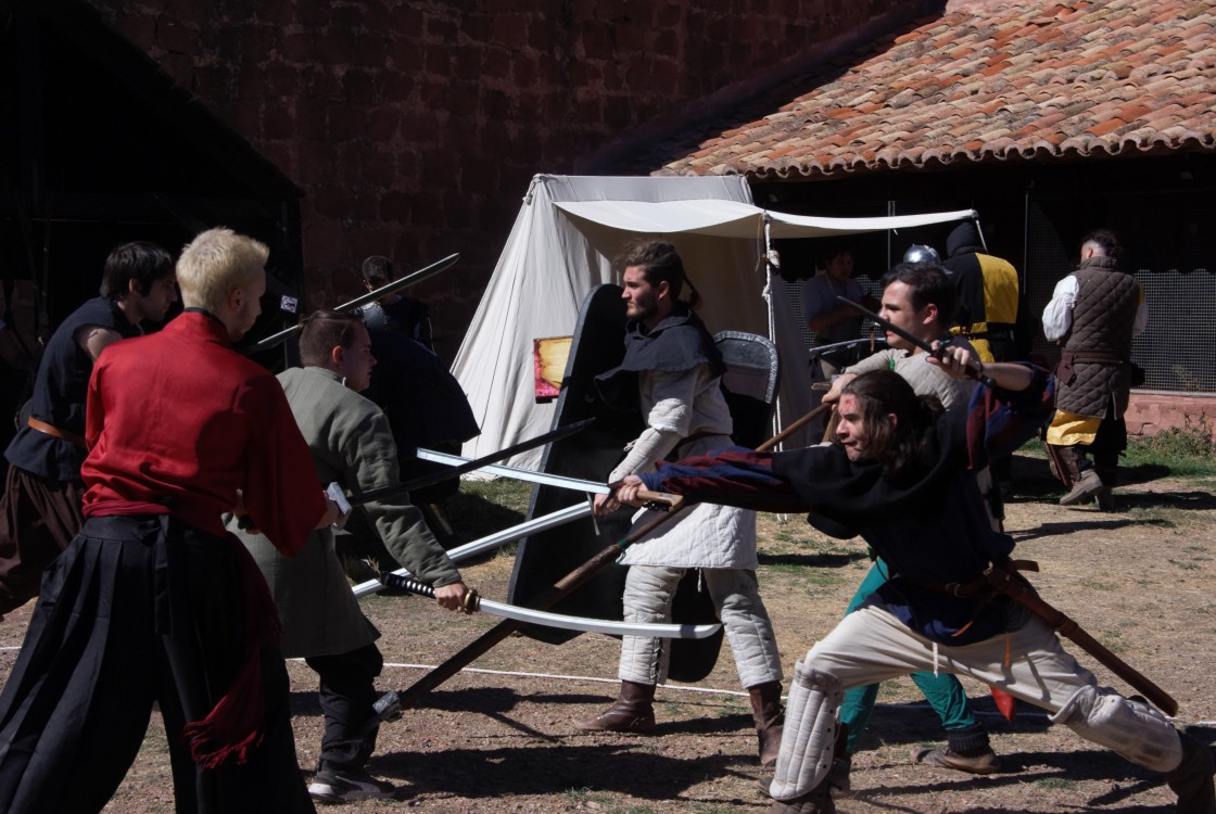 Las partidas de softcombat Peracense Invicta devuelven al castillo las batallas medievales