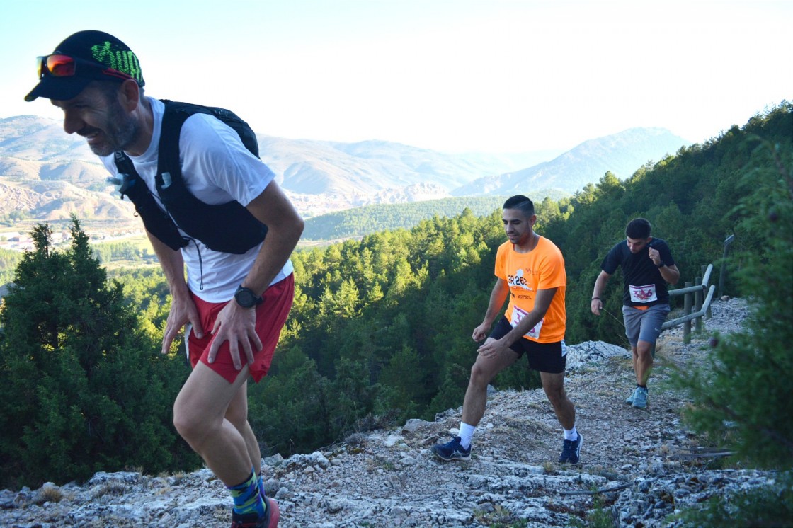 Montalbán se viste de deporte para disfrutar de la Ruta de las Hojas Muertas