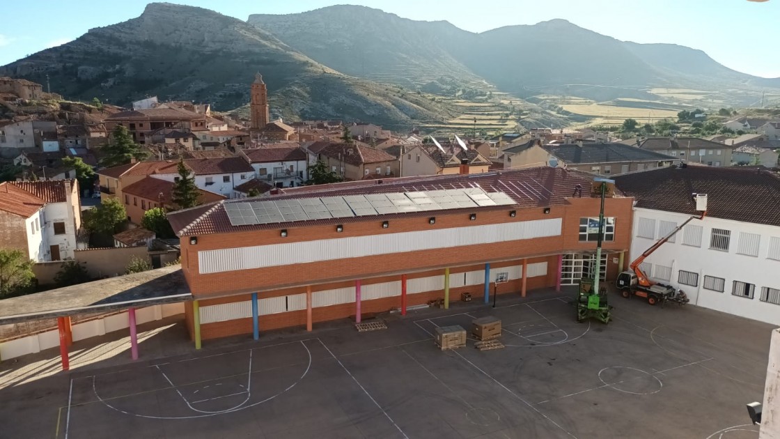 Utrillas mejora la eficiencia energética del colegio, la piscina climatizada y el centro de día