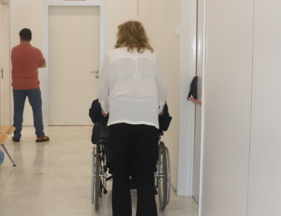 Piden tres años de cárcel por apuntar con una pistola simulada a dos sanitarias