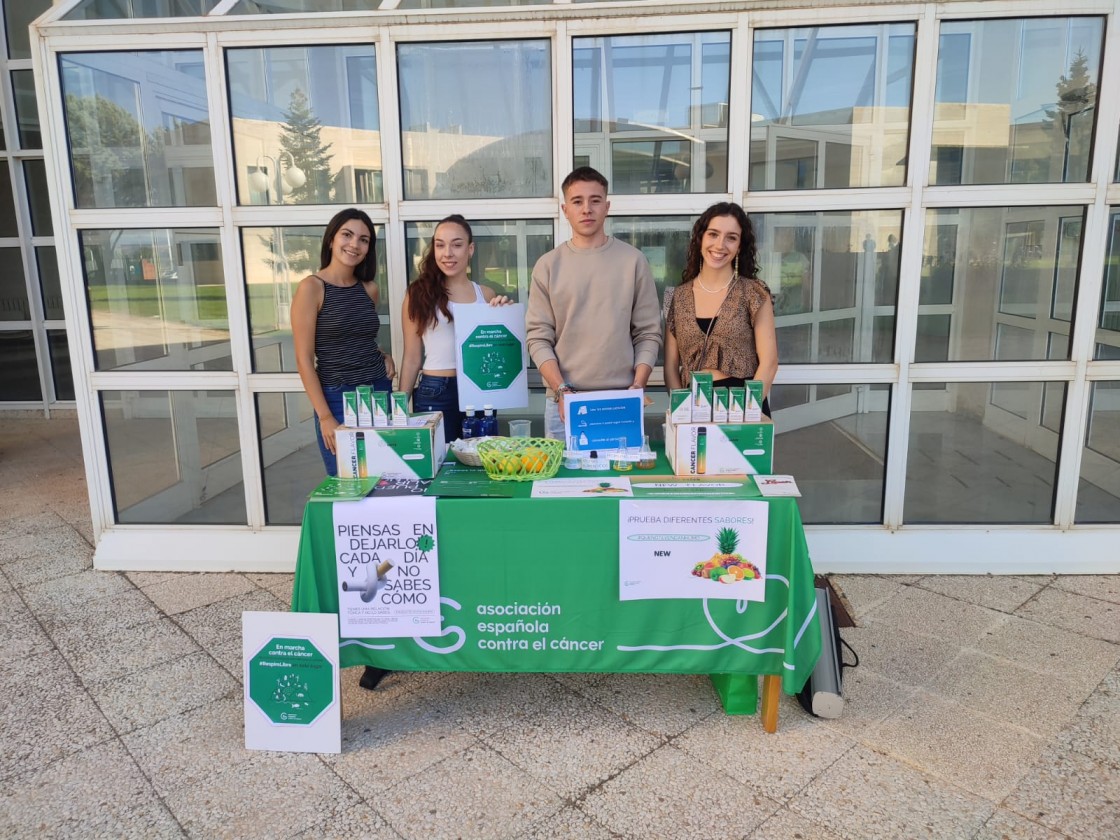 La Asociación Contra el Cáncer y REUPS acercan al Campus los peligros del tabaco y sus nuevas formas de consumo