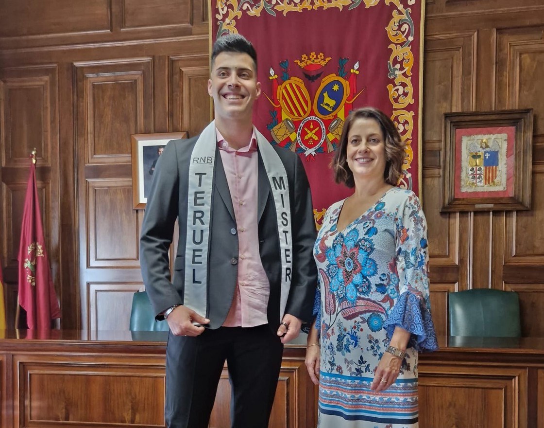 Cata Muntean, Mister Teruel, participa desde este martes en la cita nacional Mister RNB en Salou