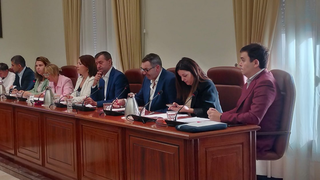 El PSOE responde al presidente de la DPT: