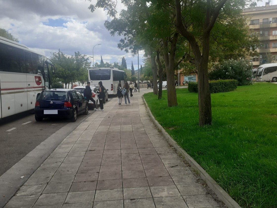 Un autobús escolar llevará a 28 alumnos de Alcañiz a Caspe desde este jueves tras las protestas
