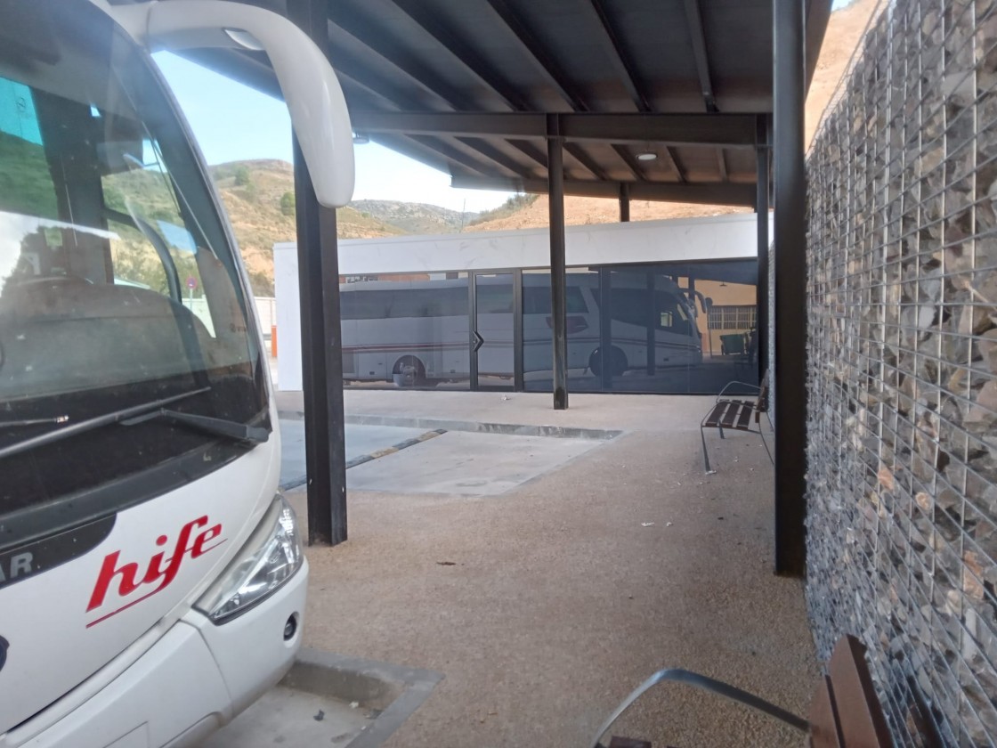 Completada la inversión en la estación de autobuses de Alcorisa con una sala de espera