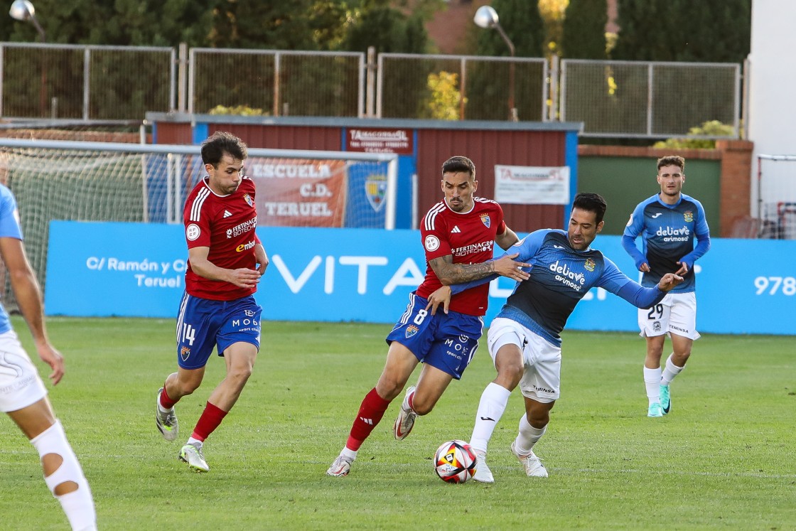 El CD Teruel sigue sin encontrar el camino al gol y no pasa del empate ante el Fuenlabrada (0-0)