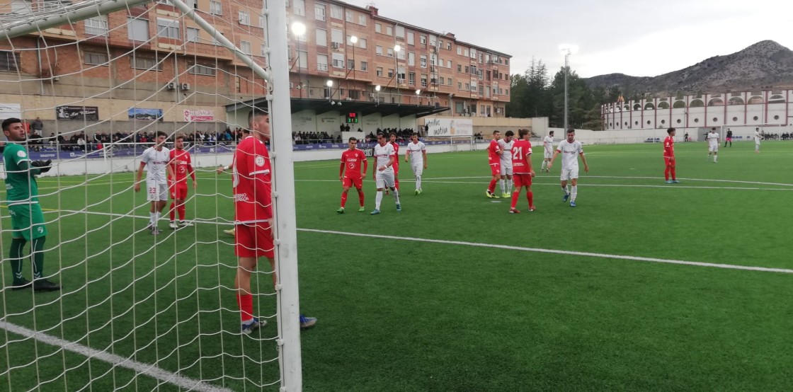 El Utrillas se pone serio para sumar un punto ante el Ebro en La Vega (0-0)