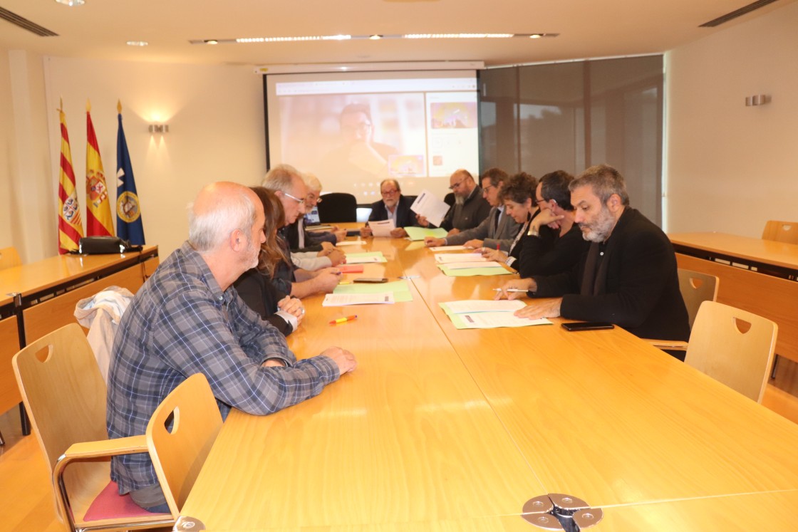 El Campus de Teruel acoge la firma histórica del nuevo convenio para los trabajadores laborales de Unizar