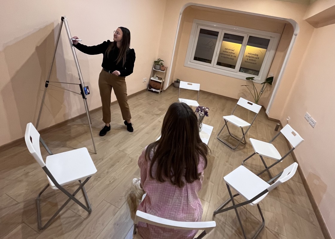 Laura, usuaria del servicio que apoya a personas que han vivido el suicidio de un ser querido: “Entre todos se puede transformar ese dolor en algo constructivo”