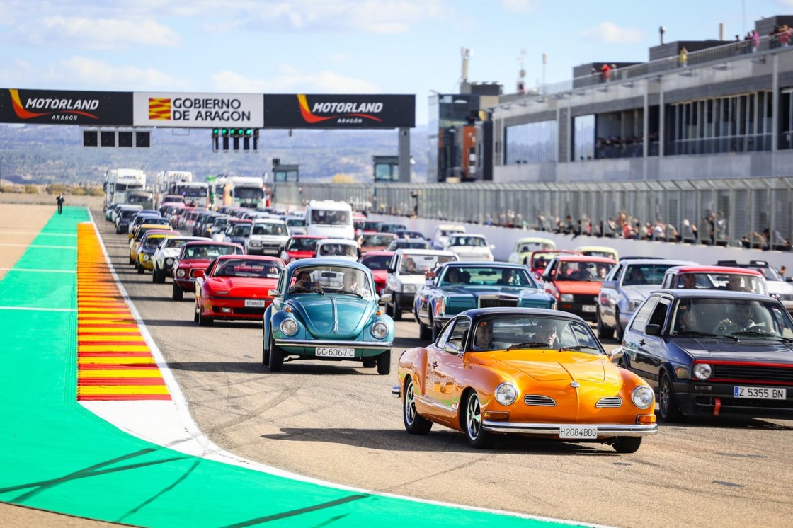 MotorLand Classic Festival cierra con un espectacular desfile repleto de clásicos de la historia del motor