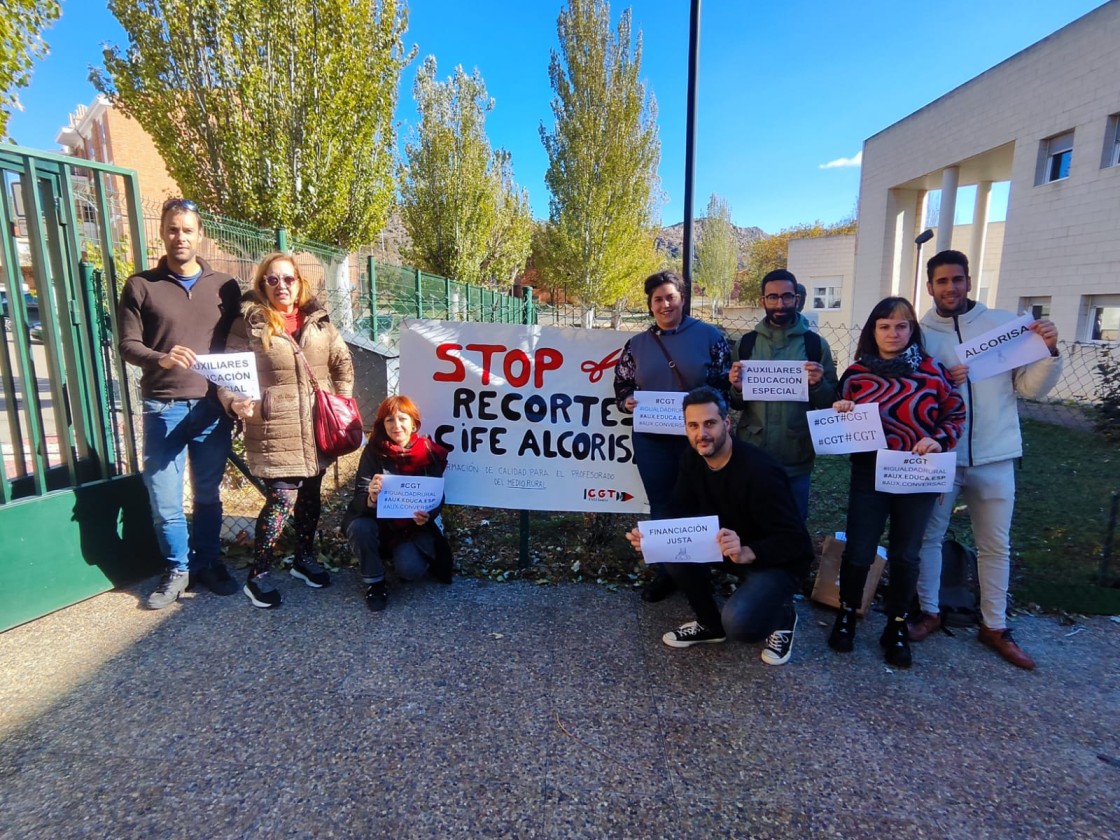 CGT se manifiesta en Utrillas contra los recortes del centro de profesores de Alcorisa