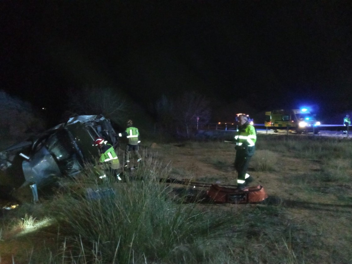Un joven de 21 años muere en un accidente de tráfico en Villaspesa y dos resultan heridos graves