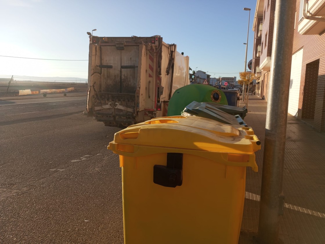 Normalidad en el primer día de trabajo tras la suspensión de la huelga de basuras en el Jiloca