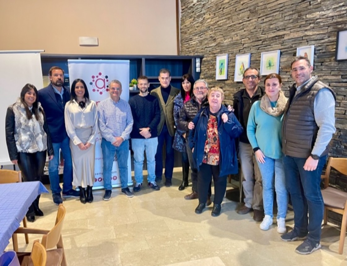 Los empresarios de Asempaz se reúnen con el concejal de Empleo del Ayuntamiento de Teruel, Luis Girón