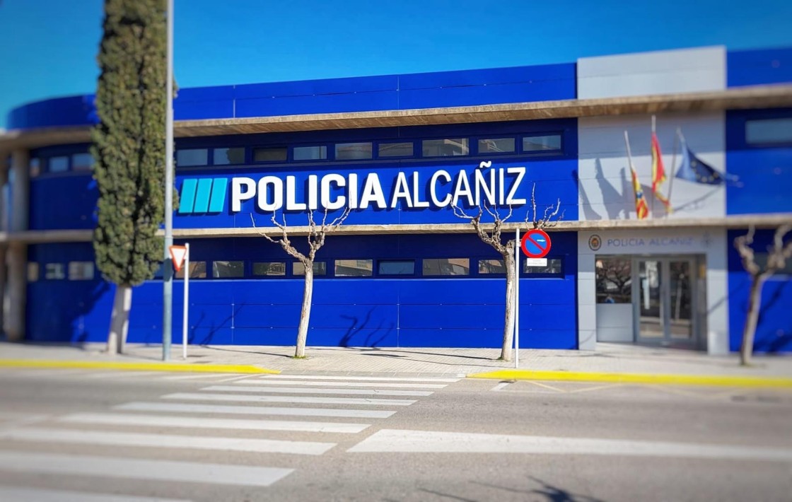 La Policía Local de Alcañiz detiene a cinco menores cuando lanzaban explosivos caseros al IES Bajo Aragón