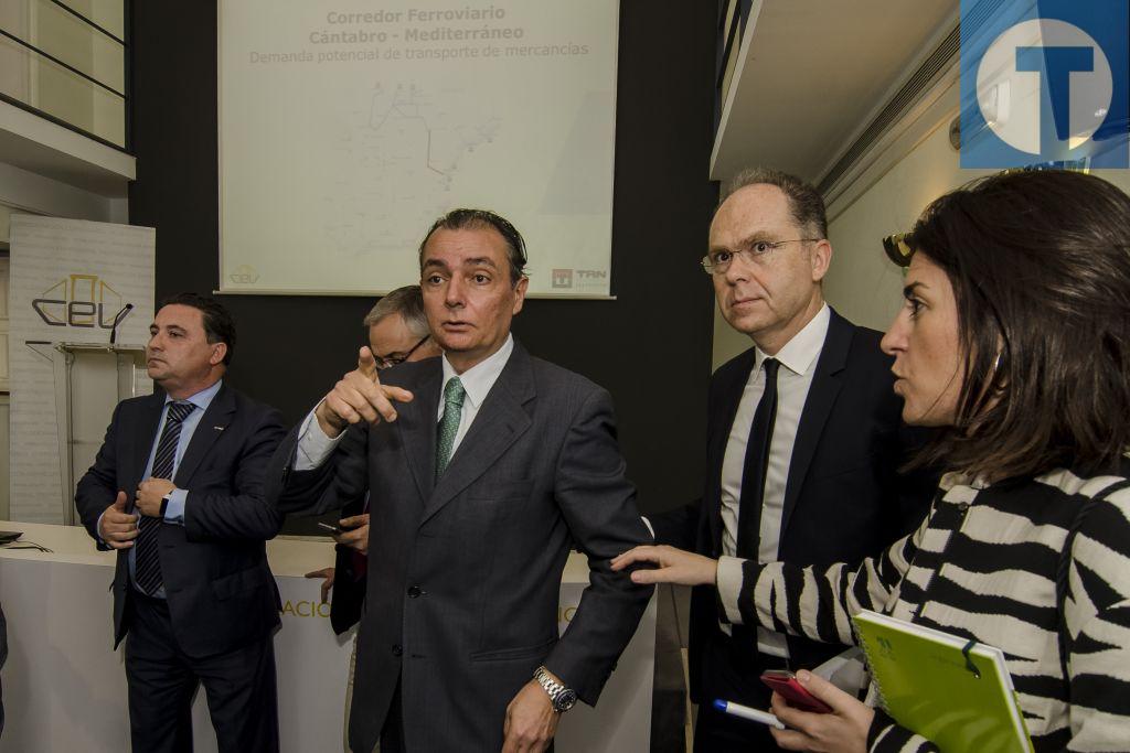 El presidente de Adif asegura que en los 333 millones de inversión en la línea de Teruel está incluida la electrificación