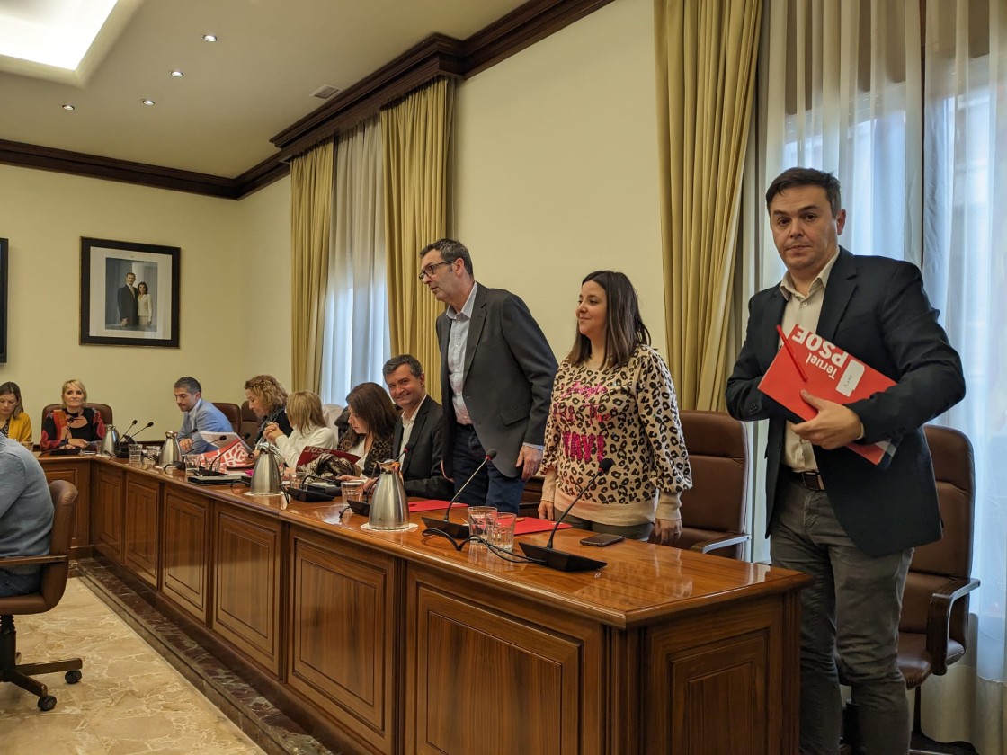 PP y PAR tumban la moción del PSOE en la DPT a favor de la Ley de Memoria Democrática
