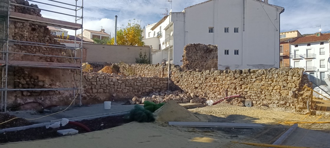 Las obras de la muralla de Manzanera sacan a la luz un tramo desconocido