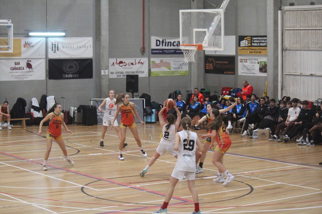 Cuarenta y ocho partidos decidirán los nombres de los ganadores del Torneo de Navidad de Baloncesto