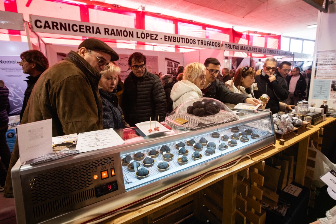 Fitruf abre sus puertas con la trufa en su precio más alto, 1.500 euros el kilo, y con una gran afluencia