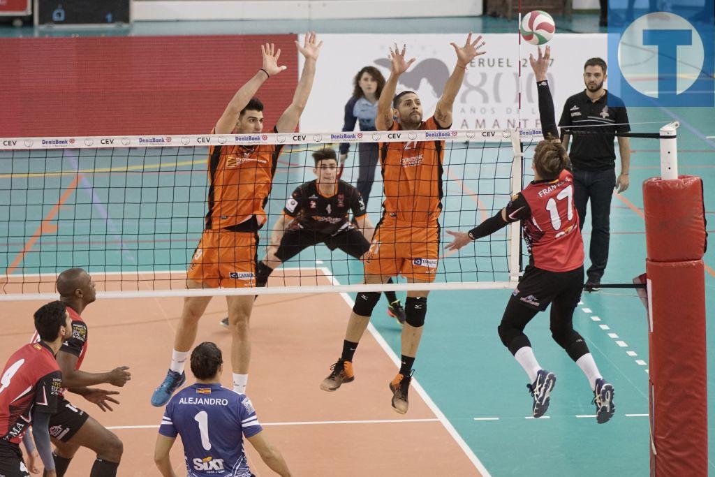 El CV Teruel cae en el primer partido contra Ca
