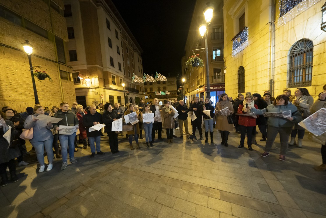 Los turolenses no dejan solos a los vecinos de la calle San Francisco, que exigen respuestas por el derrumbe