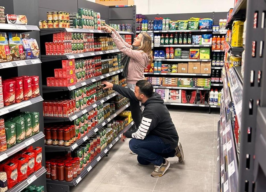 Perales del Alfambra abre un supermercado que busca ser una referencia para todo el Altiplano