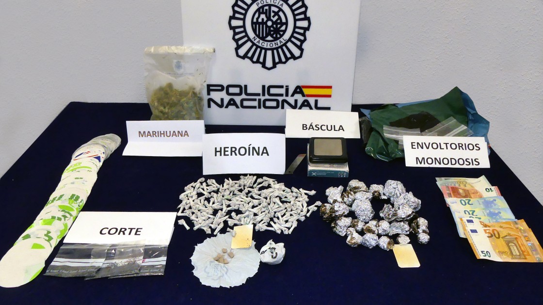 Dos detenidos por tráfico de drogas que escondían en un zulo en el monte