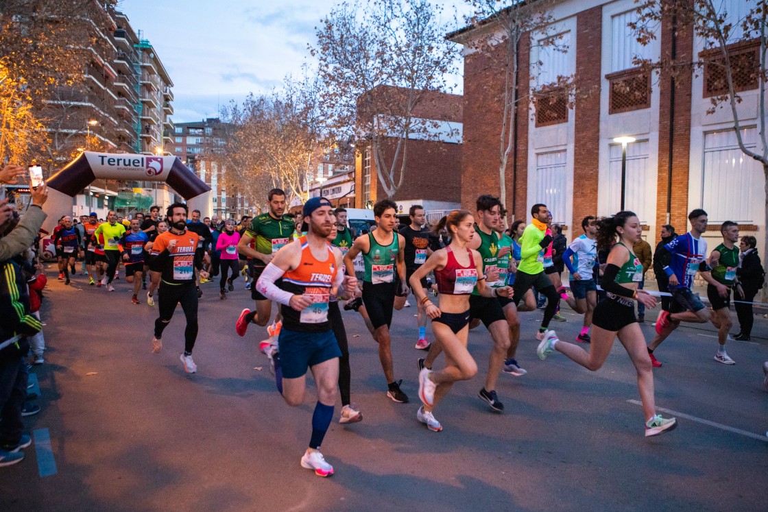 Izan Edo y Marta Ceperuelo se coronan en la San Silvestre de Teruel