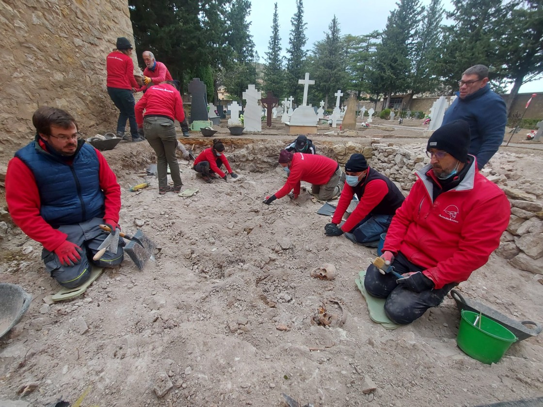 La asociación Pozos de Caudé seguirá buscando en la fosa de Albarracín a las mujeres de Cella fusiladas