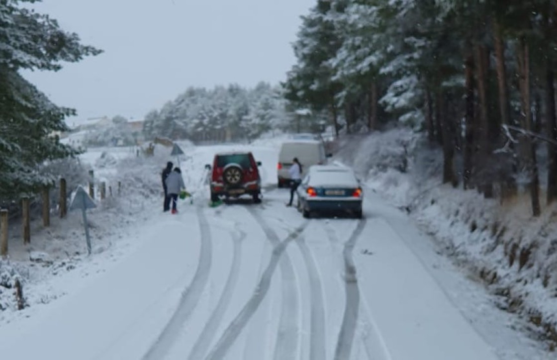 Normalidad en las carreteras de la provincia de Teruel durante la primeras nevada del año